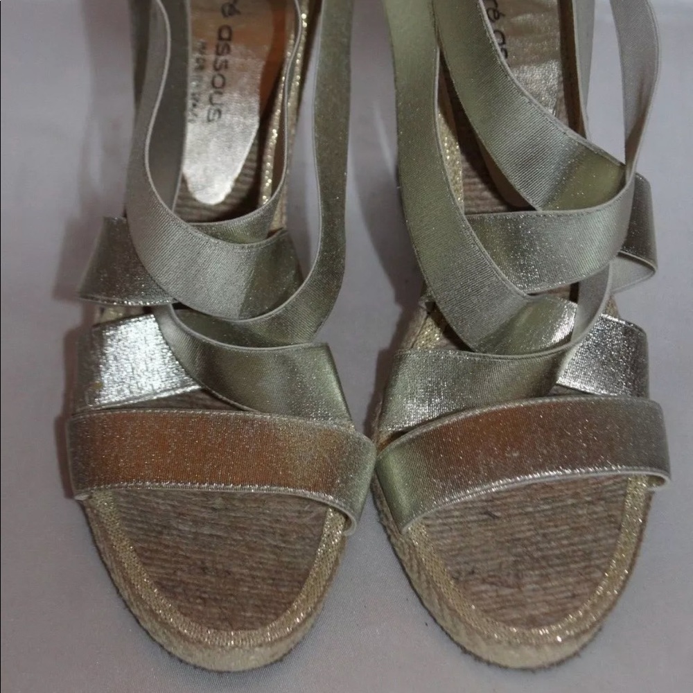 Andre Assous Metallic gold elastic wedge sandal - Picture 2 of 8